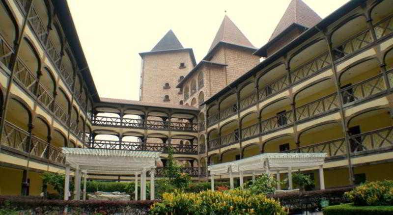 The Chateau Spa & Wellness Resort Bukit Tinggi Exterior photo The Château de Chaumont