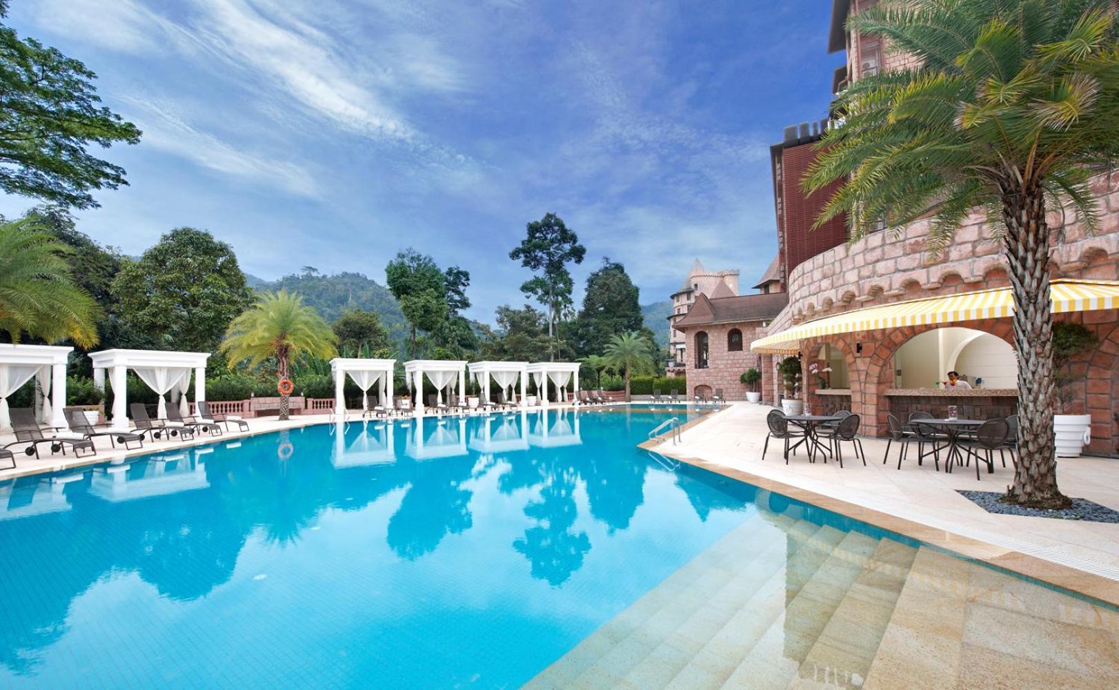 The Chateau Spa & Wellness Resort Bukit Tinggi Exterior photo The swimming pool at the hotel