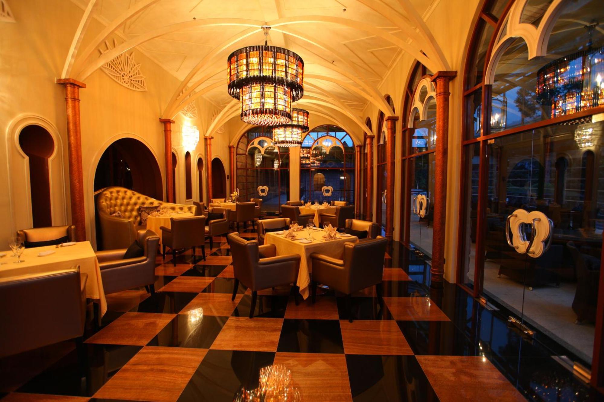 The Chateau Spa & Wellness Resort Bukit Tinggi Exterior photo The restaurant