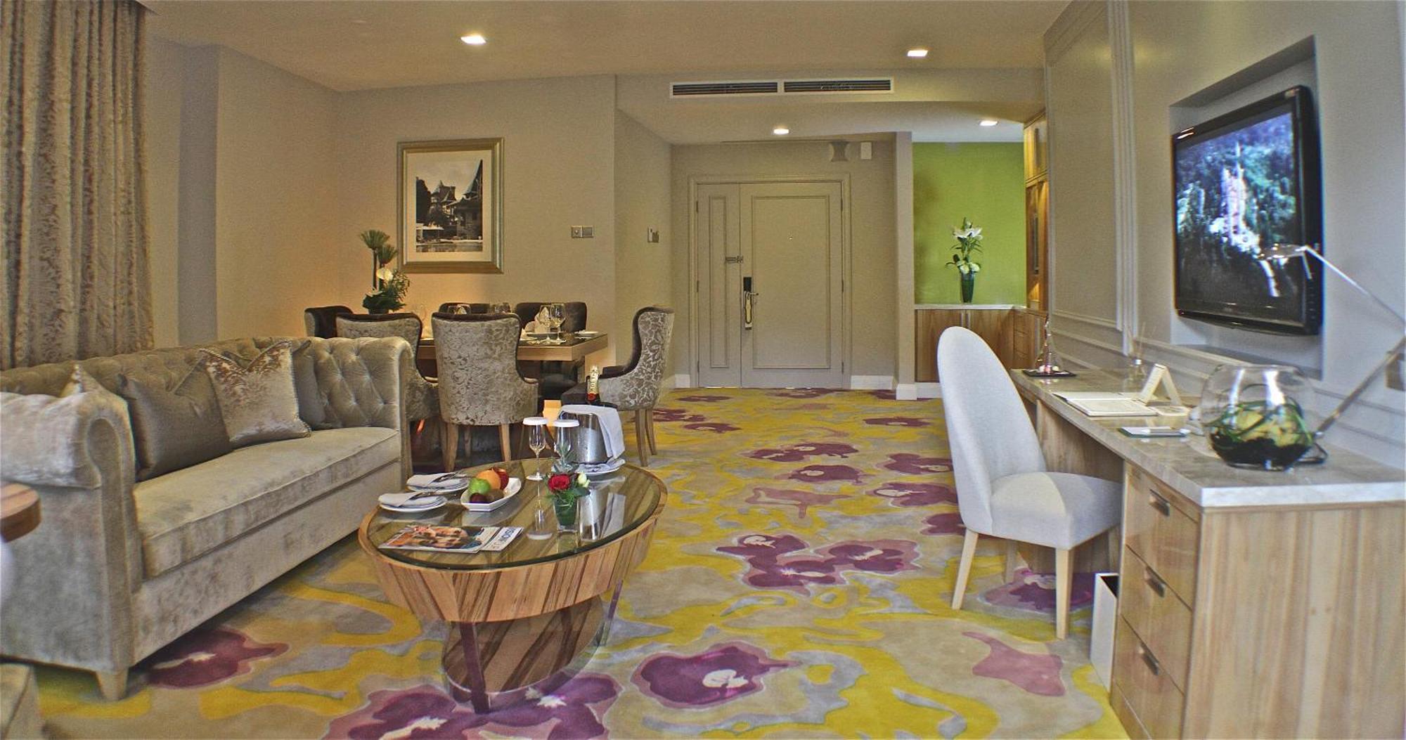The Chateau Spa & Wellness Resort Bukit Tinggi Exterior photo A suite at the hotel
