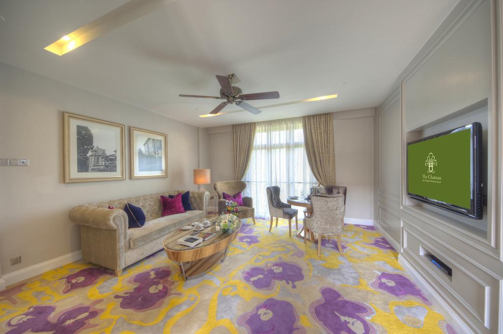 The Chateau Spa & Wellness Resort Bukit Tinggi Exterior photo A living room at The Imperial