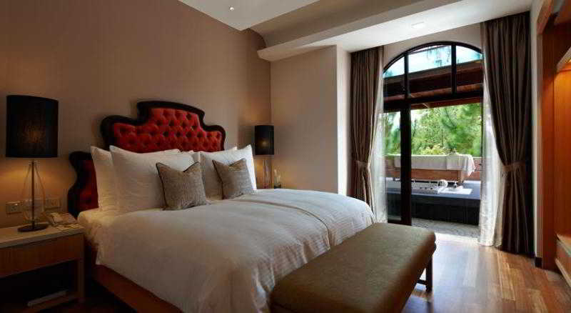 The Chateau Spa & Wellness Resort Bukit Tinggi Exterior photo Deluxe Room